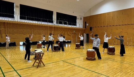 令和７年度　ドイツ姉妹校フンボルトシューレ訪日団　太鼓を体験